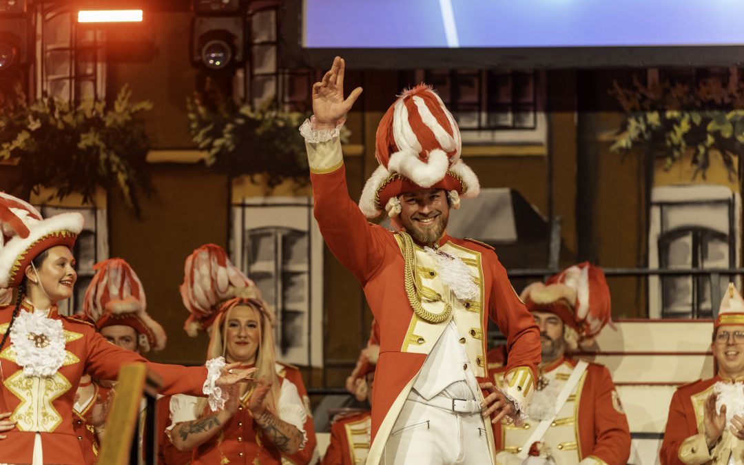 Vom Gast auf der Herrensitzung zum Tanzoffizier und Teil der Gesellschaft